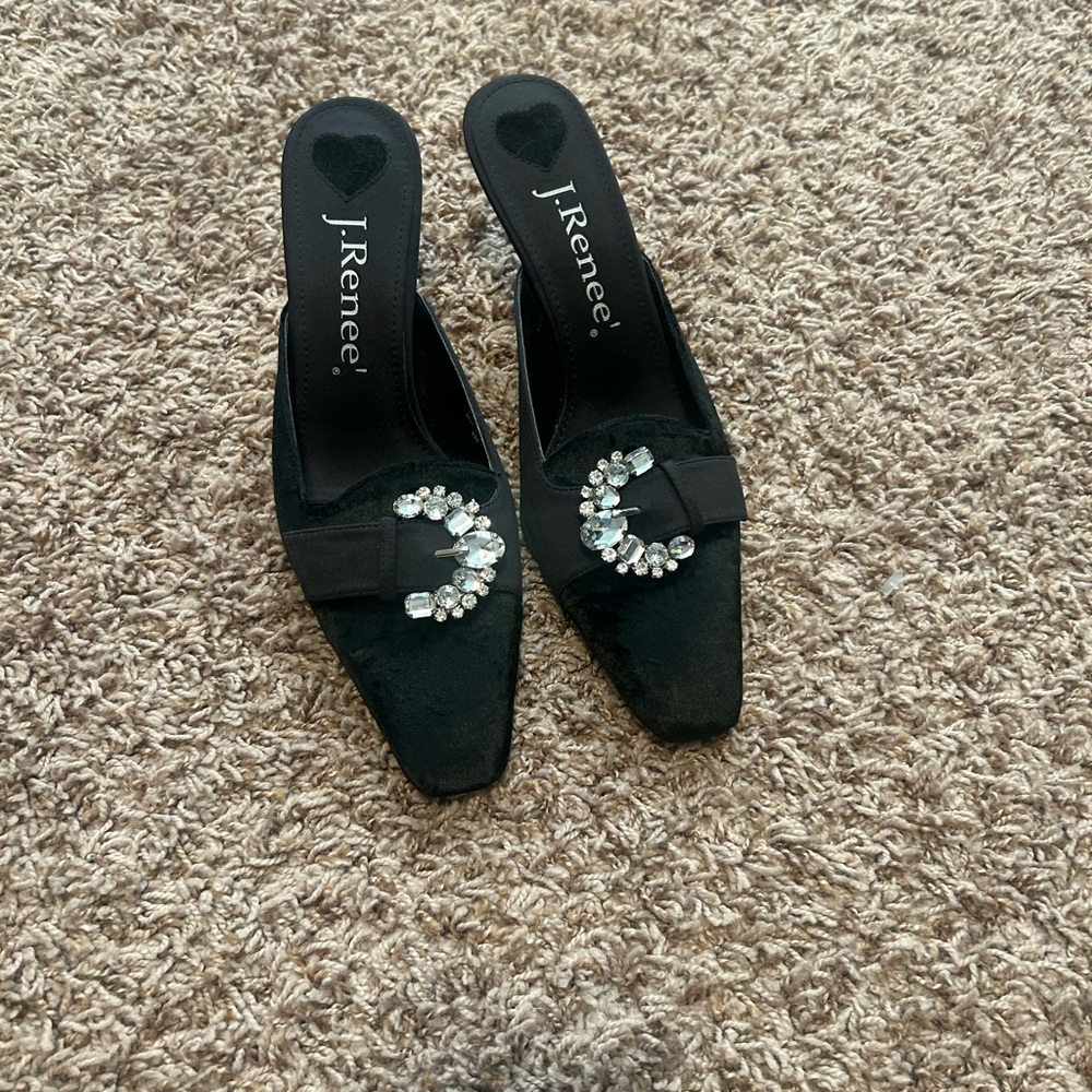 Black kitten heels
